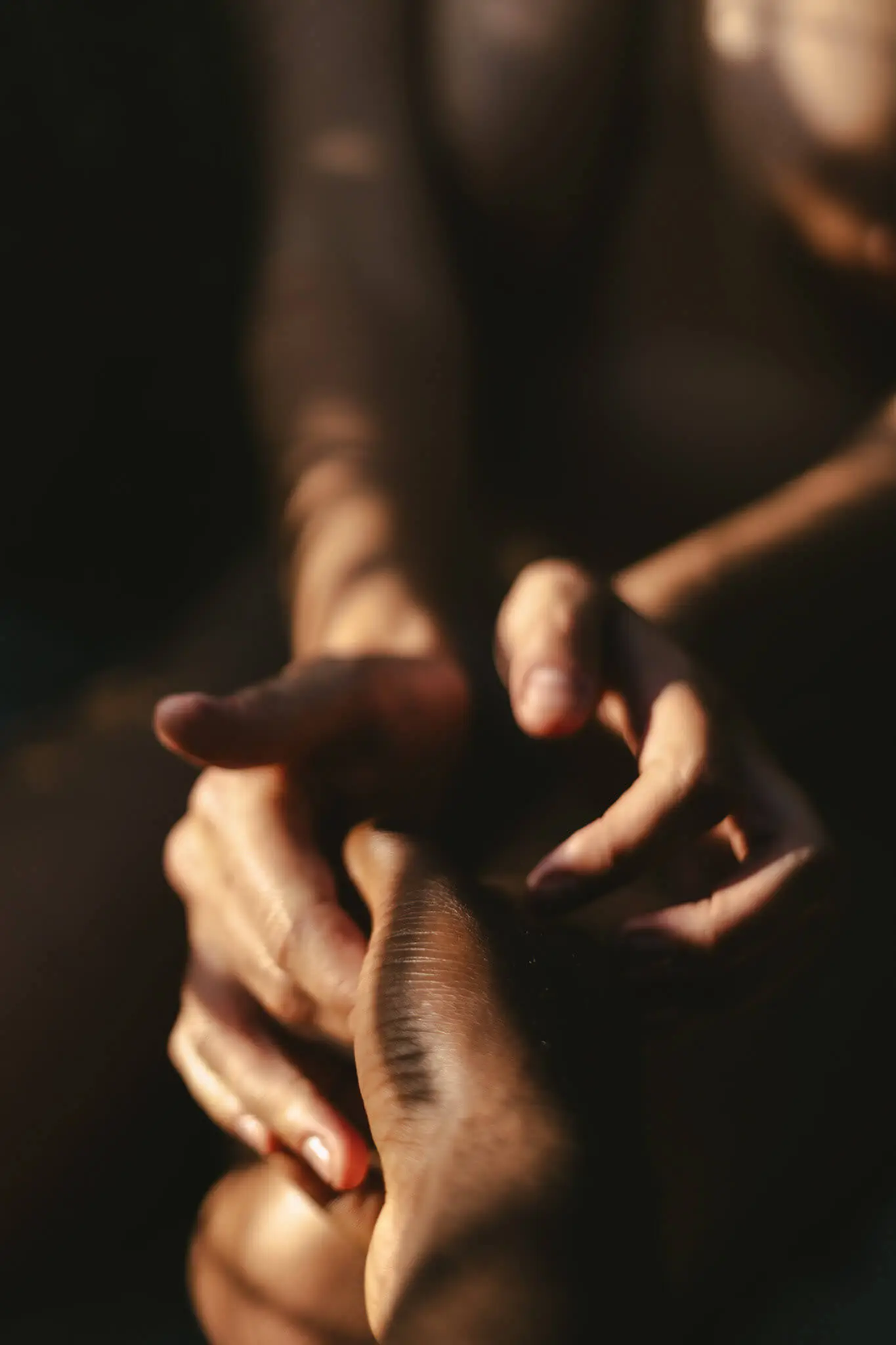 sztuka erotyczna dlonie pary