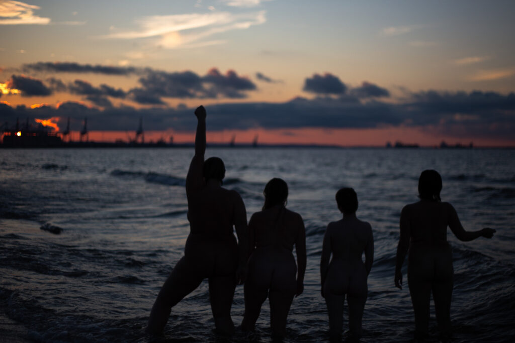 sesja grupowa plenerowa na plaży