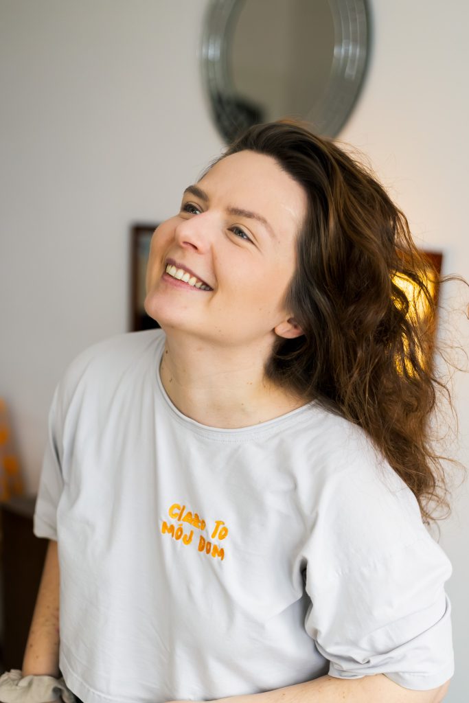 NIE JESTEM PO TO, BY WYGLĄDAĆ. Neuroróżnorodność, a ciało. 3 ciałożyczliwy portret Olimpia Jenczek