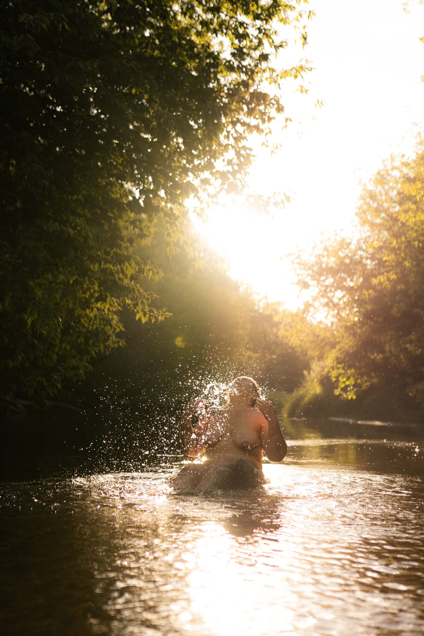 sensualna sesja zdjęciowa w wodzie